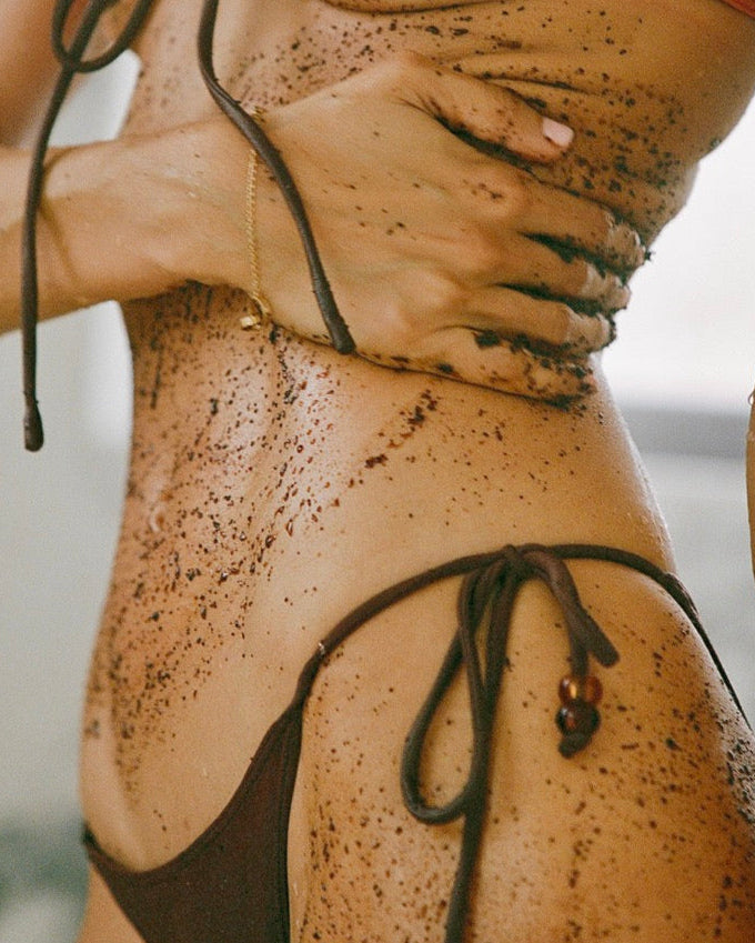 Image of The Super Scrub being used on the mid section of the body.